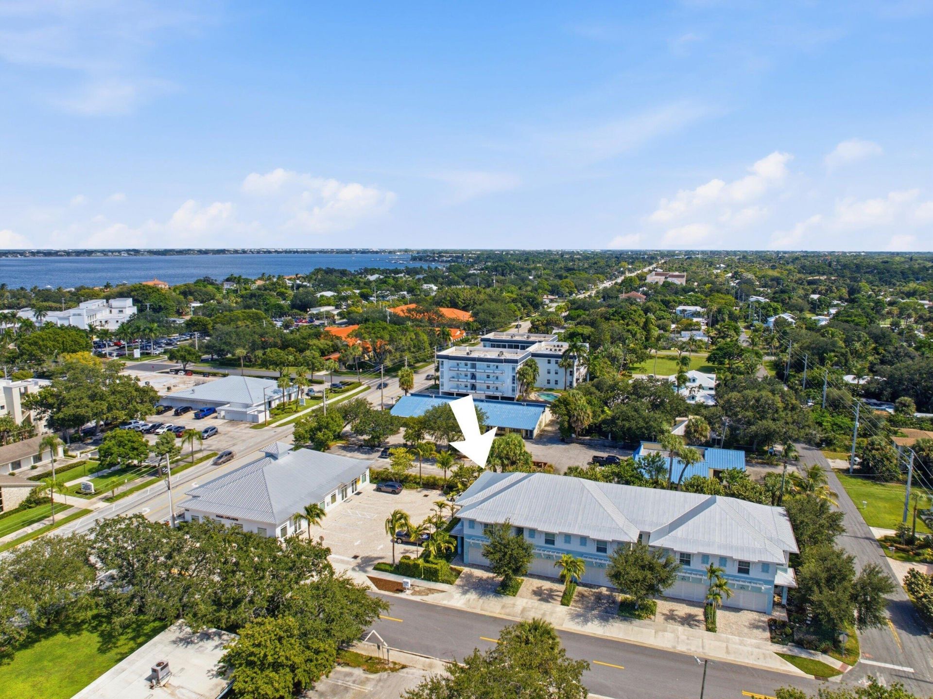 409 SE High School Avenue, Stuart, FL 34994 Photo