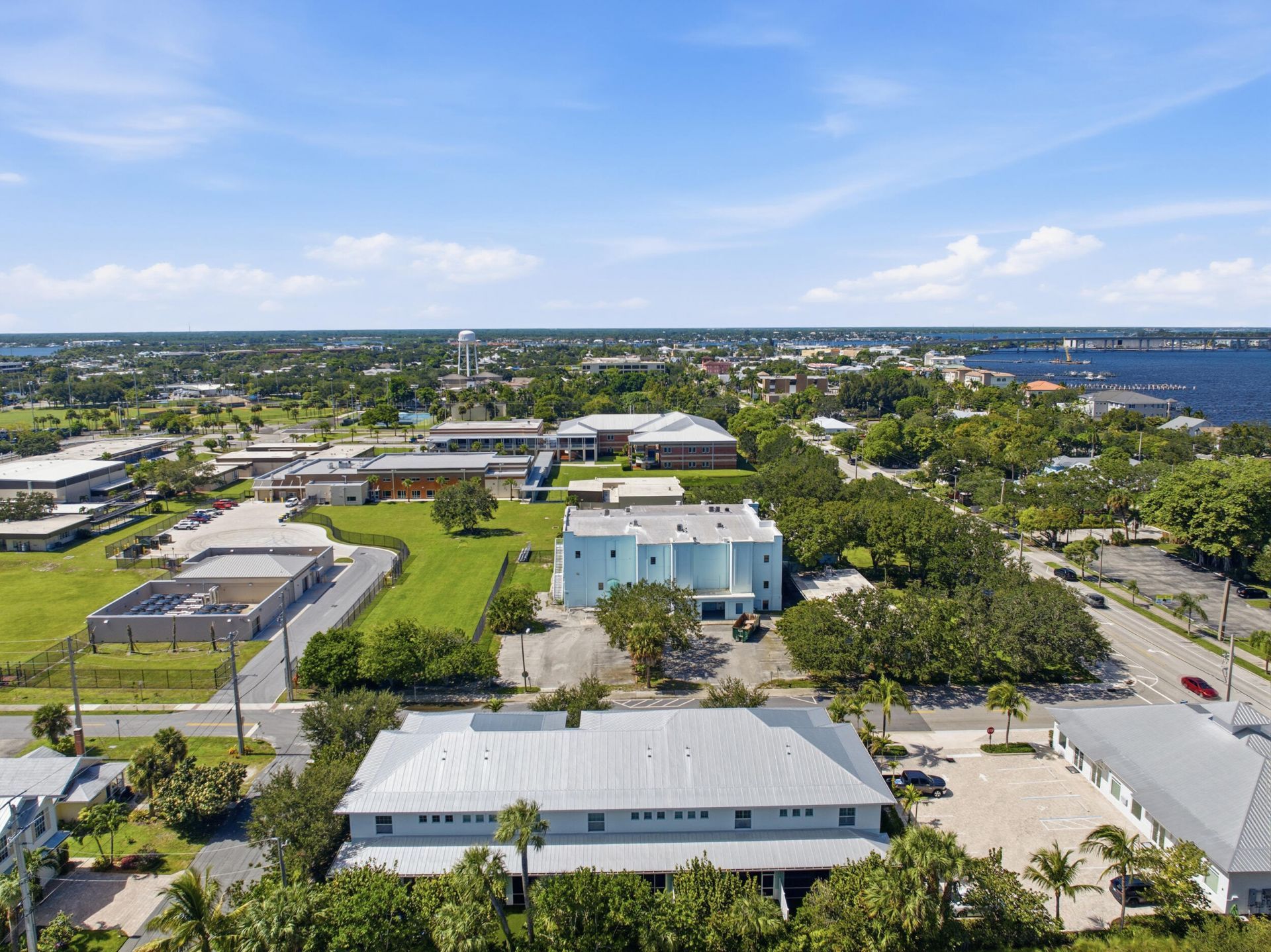 409 SE High School Avenue, Stuart, FL 34994 Photo