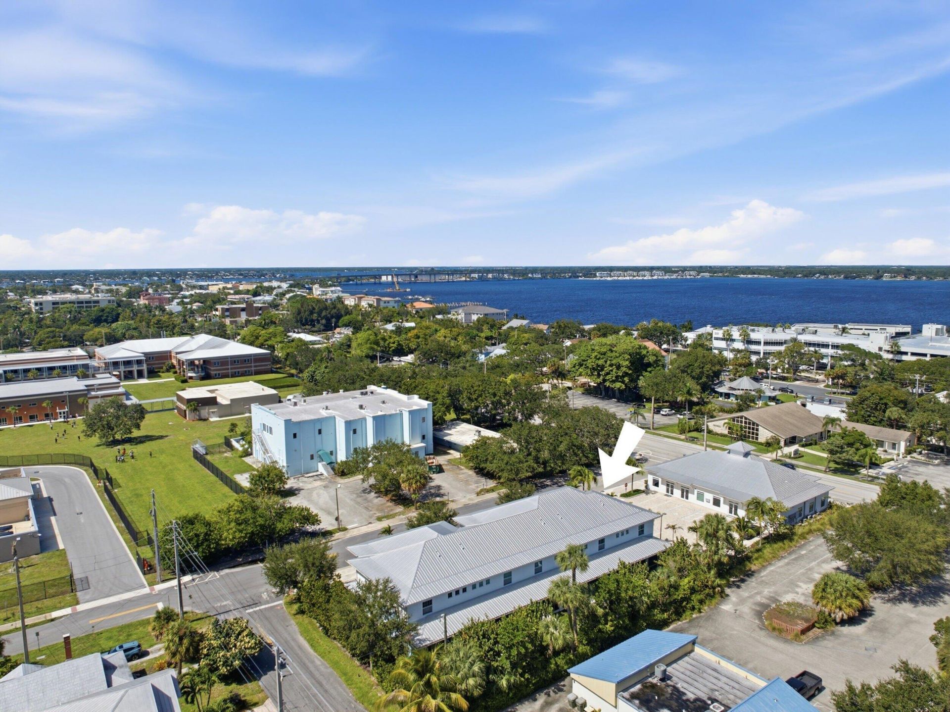 409 SE High School Avenue, Stuart, FL 34994 Photo
