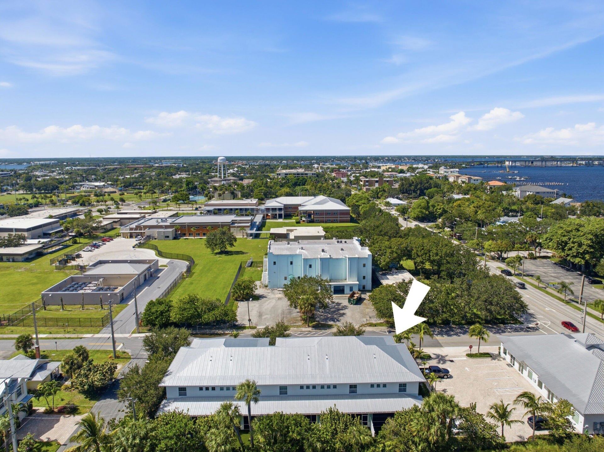 409 SE High School Avenue, Stuart, FL 34994 Photo