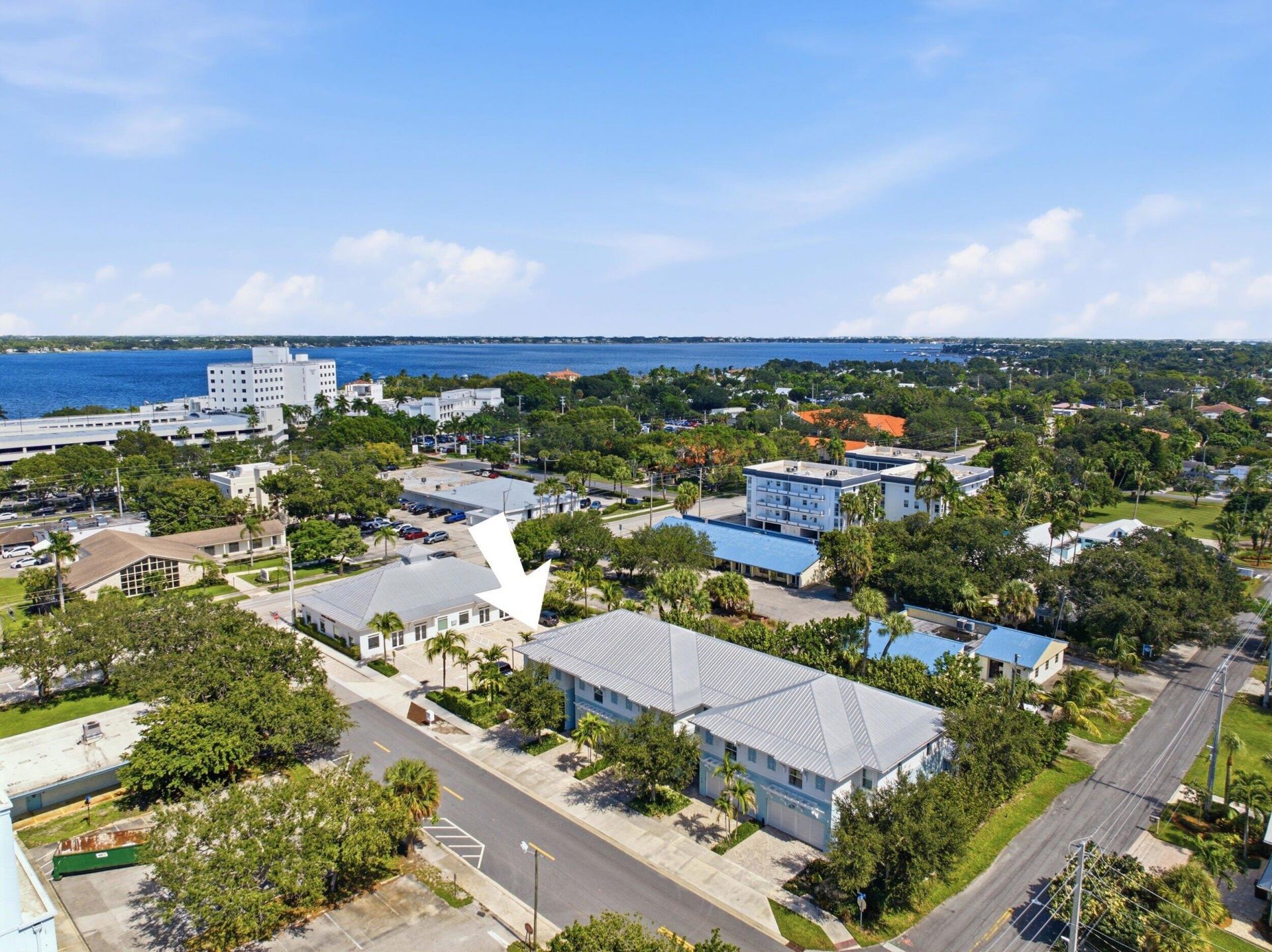 409 SE High School Avenue, Stuart, FL 34994 Photo