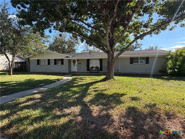 1001 Huck , Cuero, TX 77954