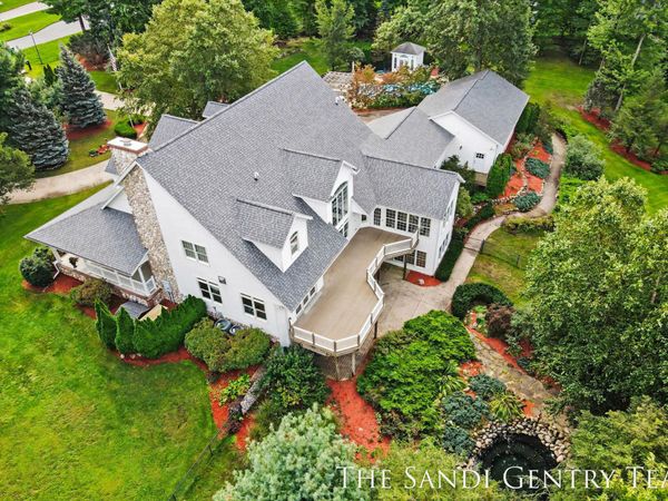 2622 Primrose Drive, Fruitport, MI 49415