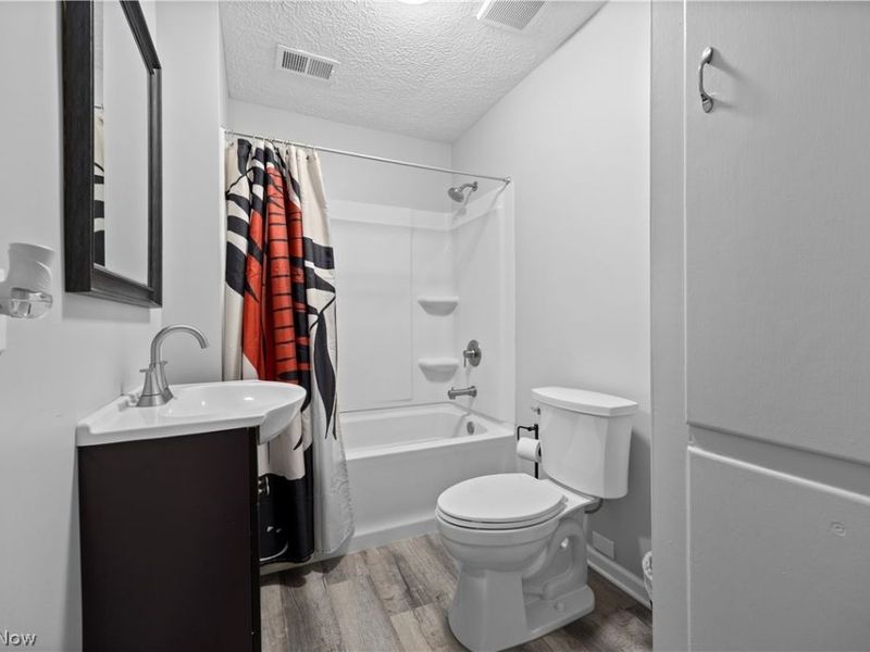 7833 Baumhart Road, Amherst, OH 44001 Photo 10