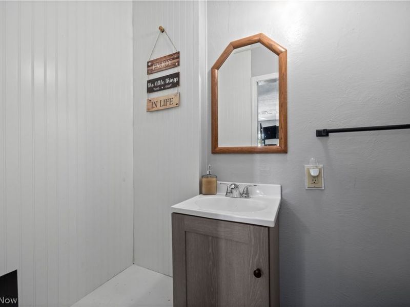 7833 Baumhart Road, Amherst, OH 44001 Photo 12