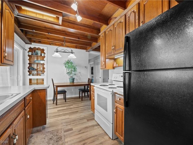 7833 Baumhart Road, Amherst, OH 44001 Photo 22