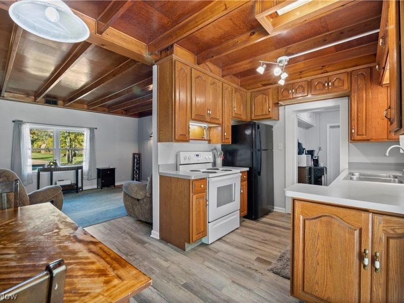7833 Baumhart Road, Amherst, OH 44001 Photo 7