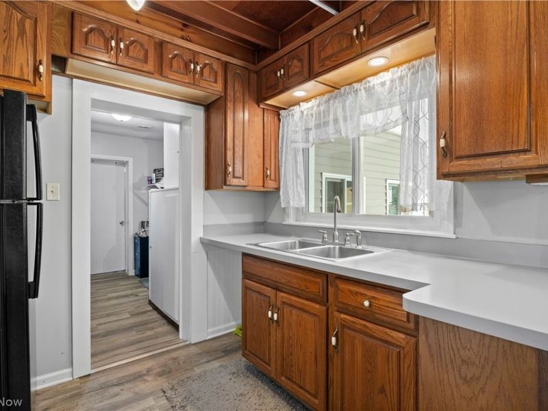 7833 Baumhart Road, Amherst, OH 44001 Photo 8
