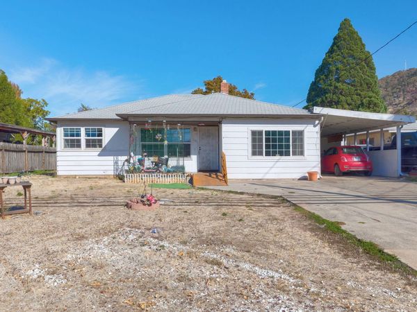 1146 NE D Street, Grants Pass, OR 97526