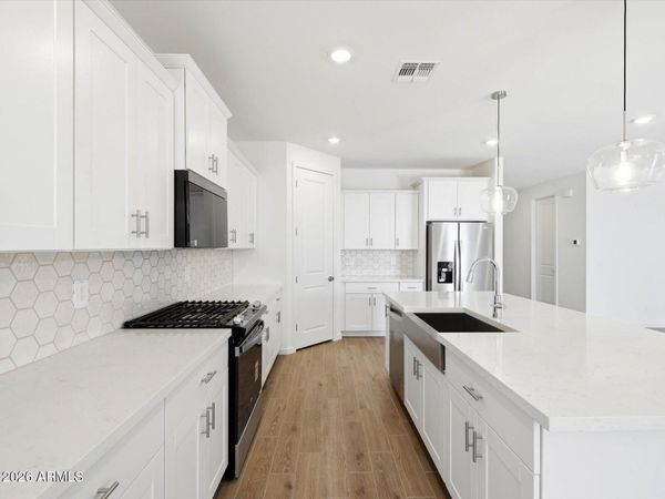 10923 W JONES Avenue, Tolleson, AZ 85353
