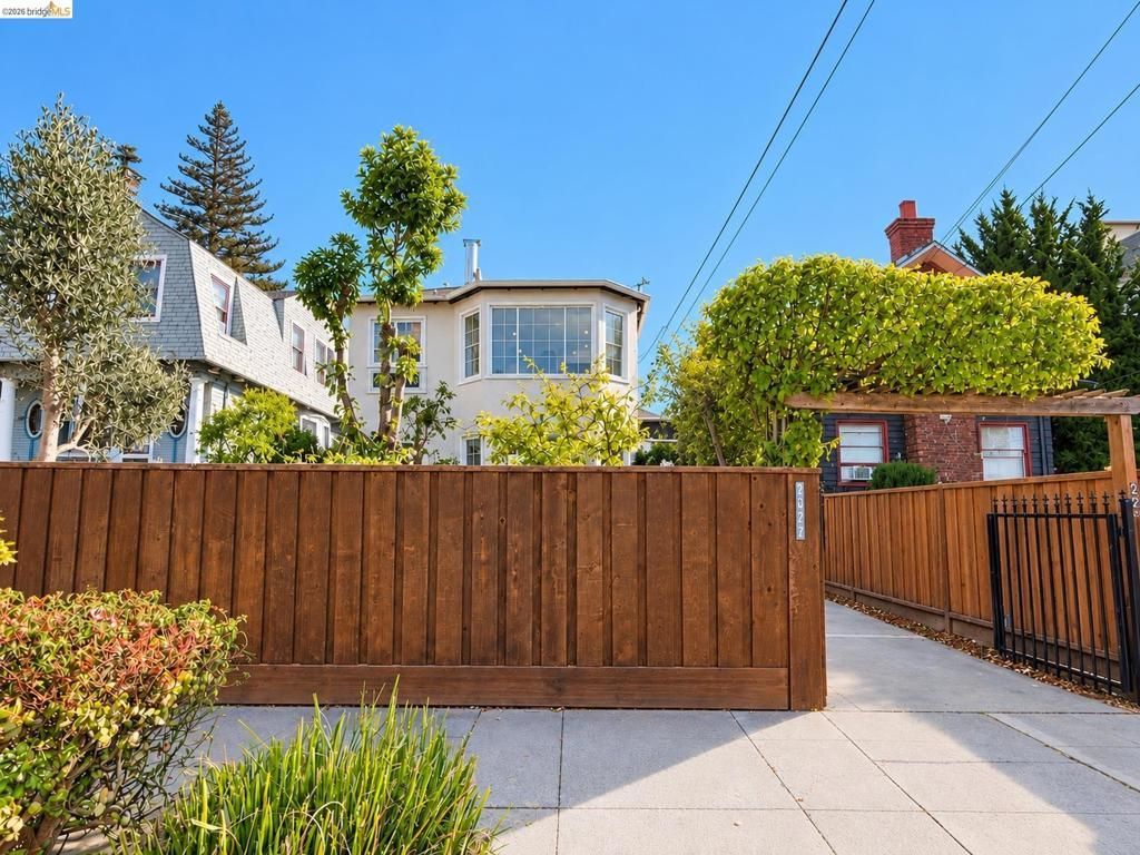 2627 College Ave, Berkeley, CA 94704 Main Photo