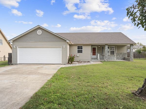 107 N Emma Street , Grove, OK 74344