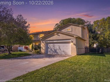 37741 Hollyhead Drive, Farmington Hills, Mi 48331