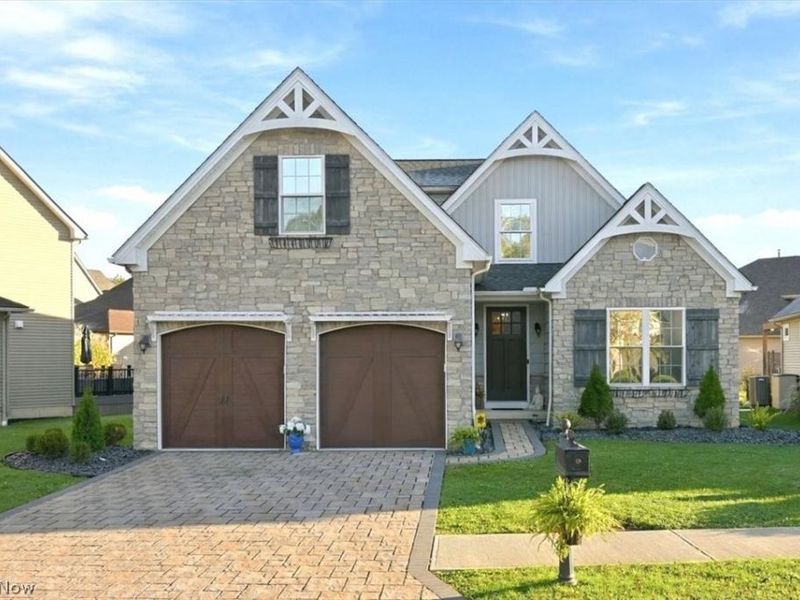 4233 Queens Gate, Avon, OH 44011 Photo 1