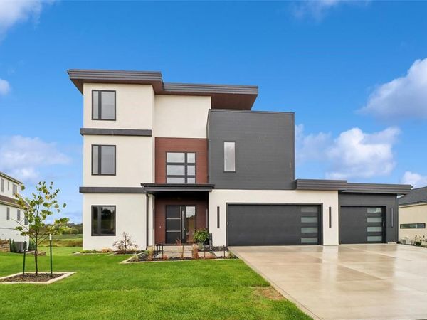 11888 Meadow Springs Drive, Johnston, IA 50131