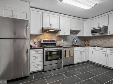 8380 GREENSBORO DRIVE, Unit 211, MCLEAN, VA 22102