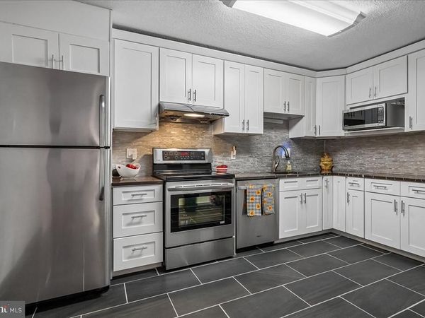 8380 GREENSBORO DRIVE, Unit 211, MCLEAN, VA 22102