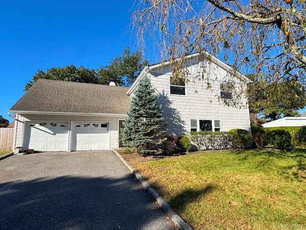 42 Sundial Lane , Bellport, NY 11713