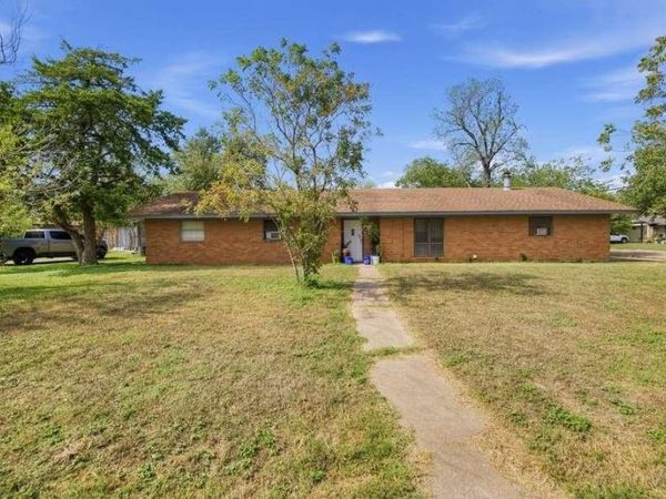 110 Cheyenne, Elm Mott, TX 76640