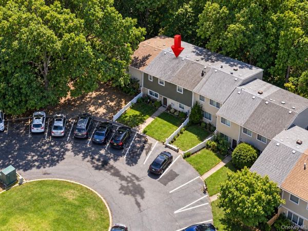 206 Hill Rise , Calverton, NY 11933