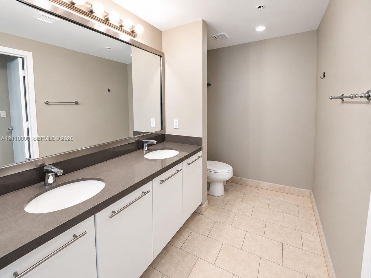 90 SW 3rd St , Unit 3212, Miami, FL 33130 Photo