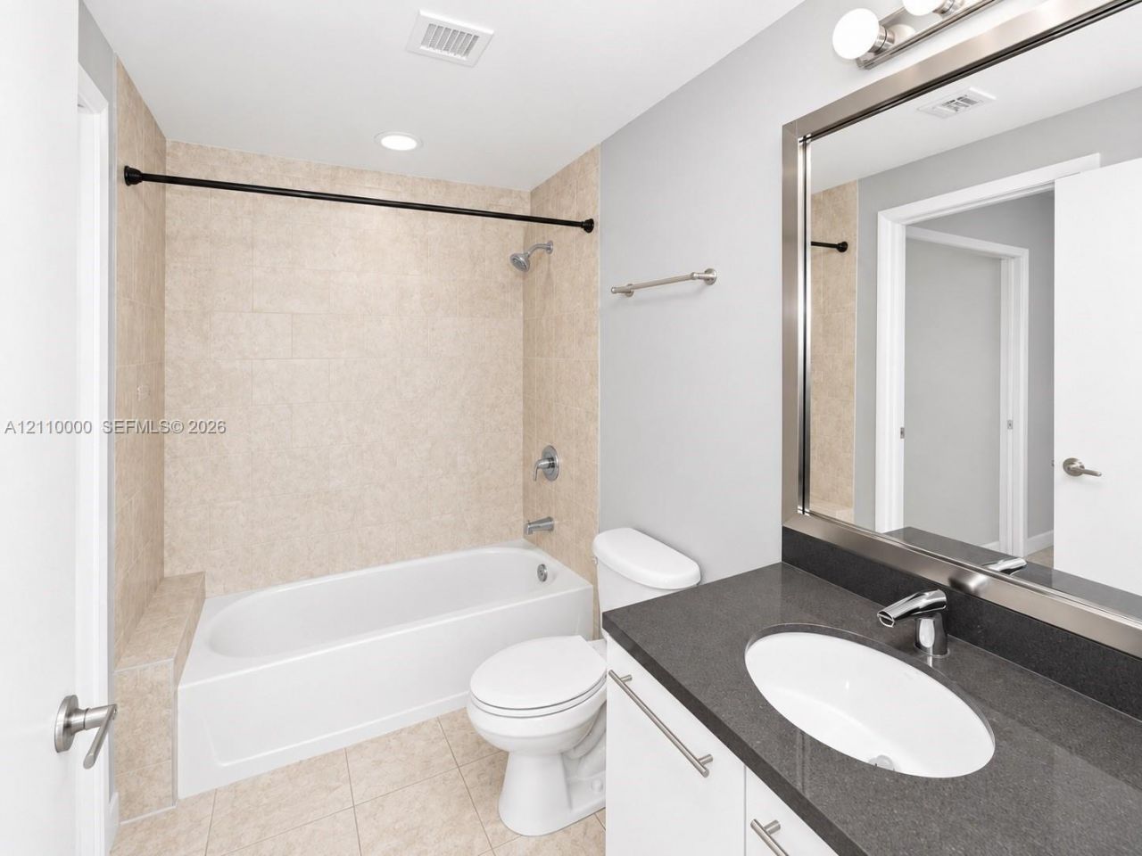 90 SW 3rd St , Unit 3212, Miami, FL 33130 Photo