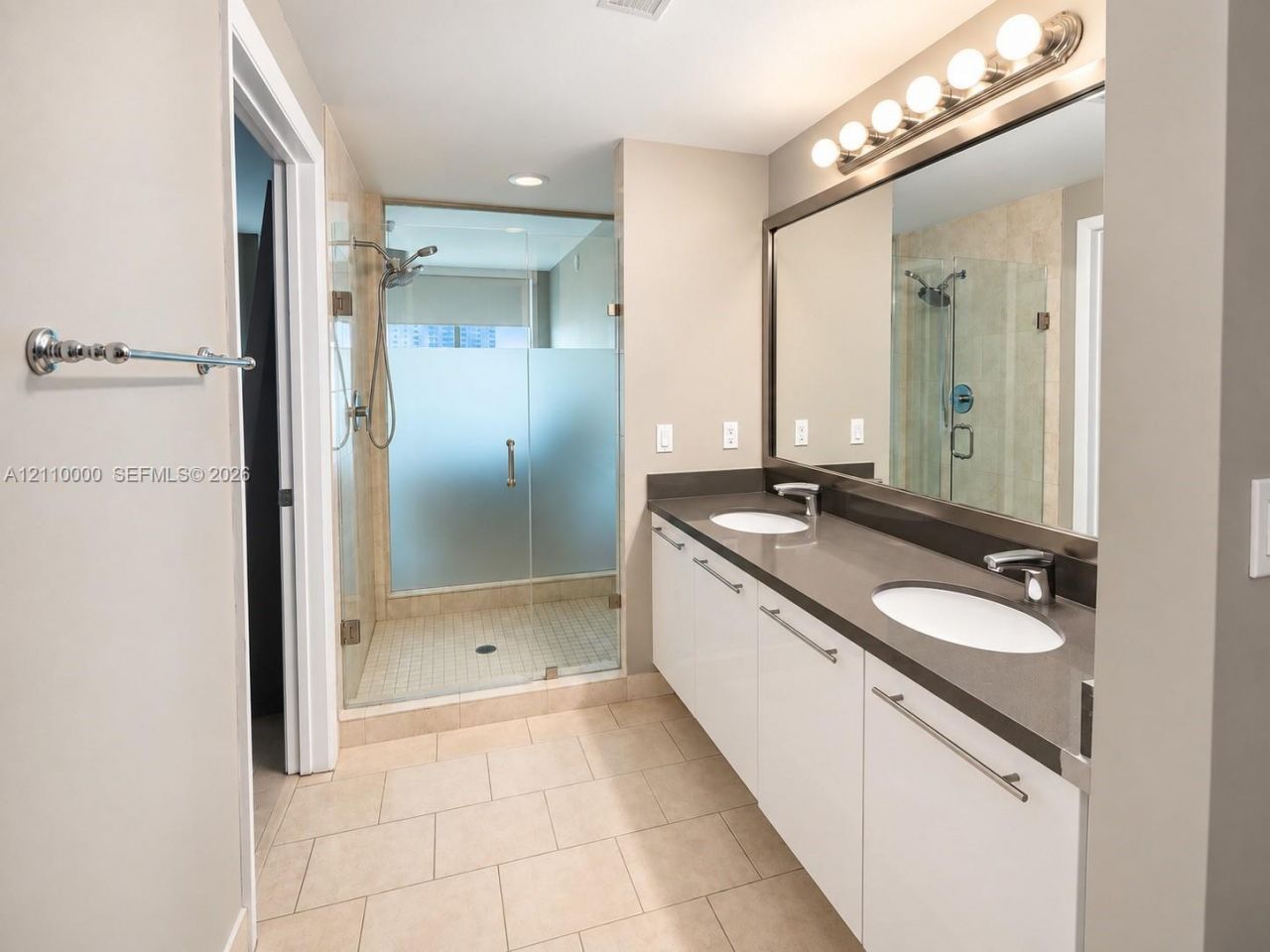 90 SW 3rd St , Unit 3212, Miami, FL 33130 Photo