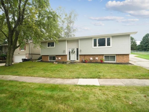909 Barnett Drive, Cedar Falls, IA 50613