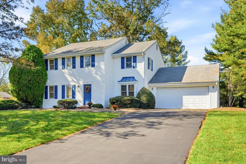 18 AVERSTONE DRIVE E, WASHINGTON CROSSING, PA 18977