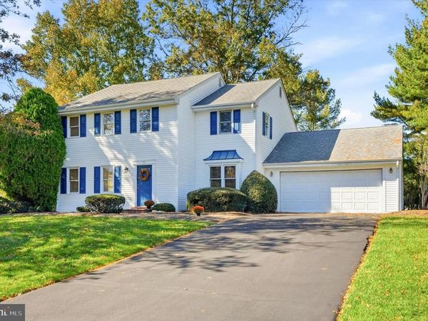 18 AVERSTONE DRIVE E, Unit E, WASHINGTON CROSSING, PA 18977