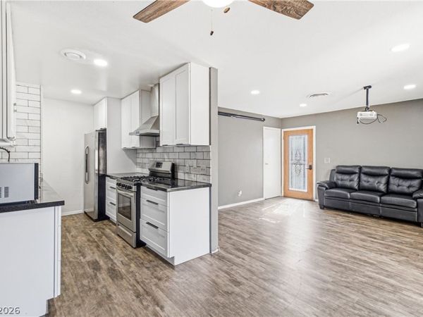 3652 Villa Knolls South Drive , Las Vegas, NV 89120