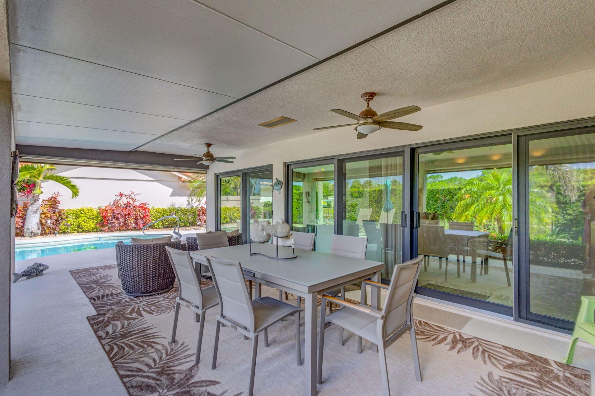 2624 Mohawk Circle, West Palm Beach, FL 33409 Photo