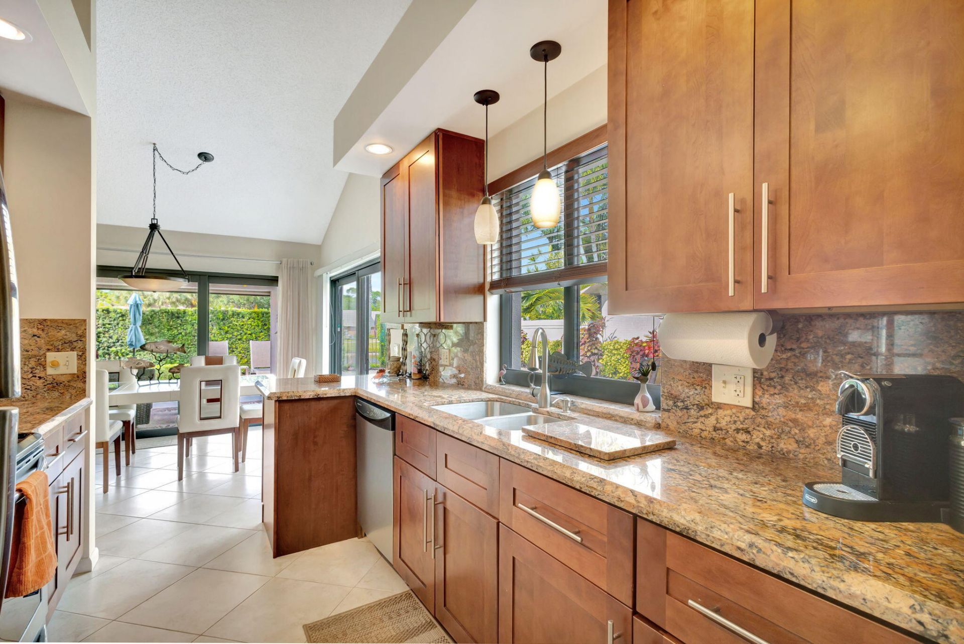 2624 Mohawk Circle, West Palm Beach, FL 33409 Photo