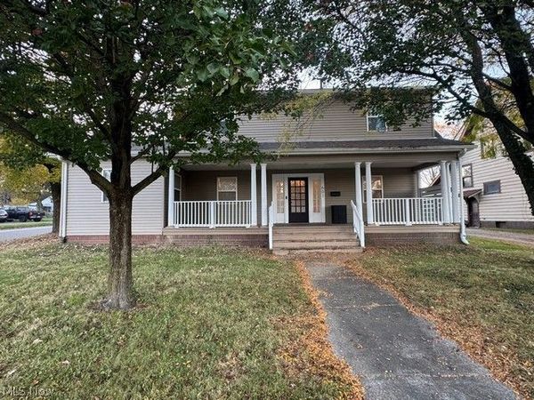 601 5th Street , Struthers, OH 44471