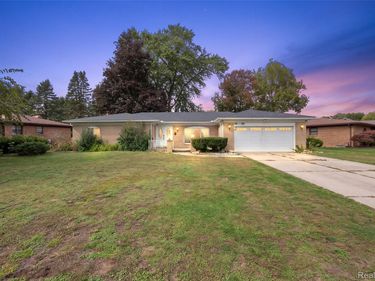 47683 Westlake Drive, Shelby Township, Mi 48315