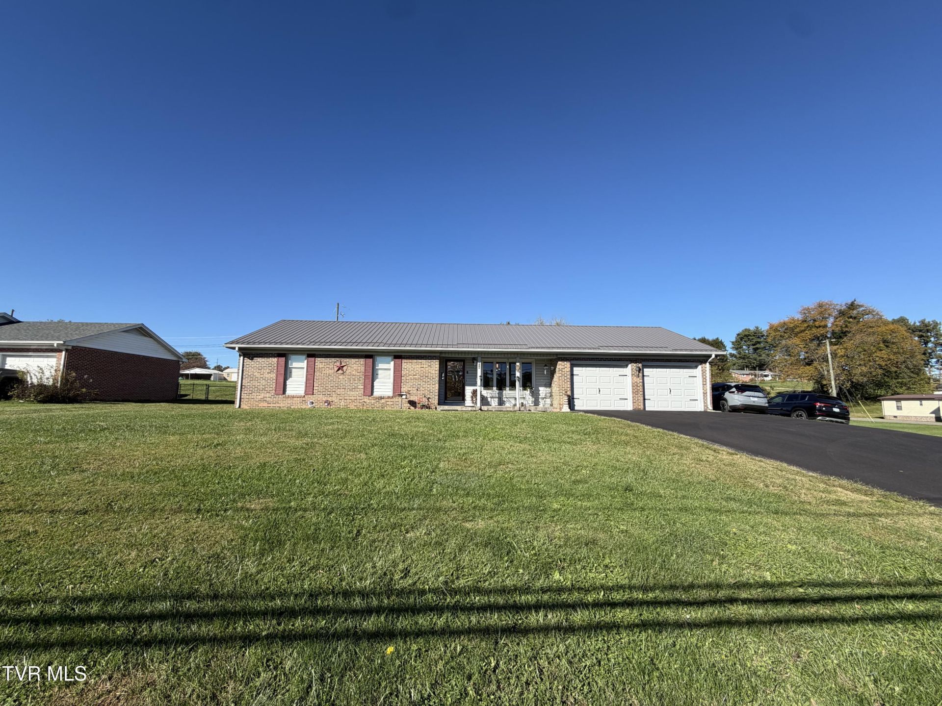 611 Railroad Drive, Marion, VA 24354 Main Photo