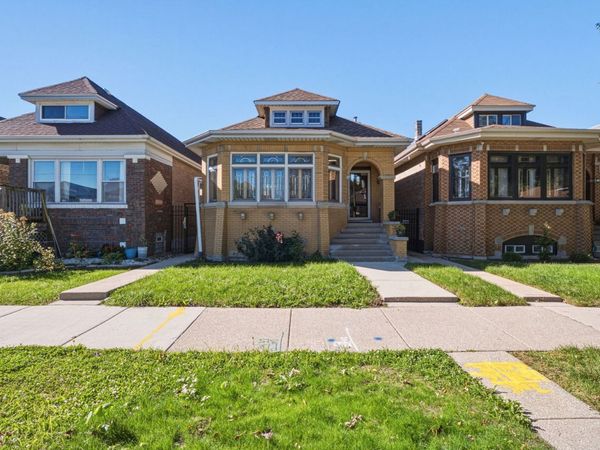 5628 S Sacramento Avenue , Chicago, IL 60629