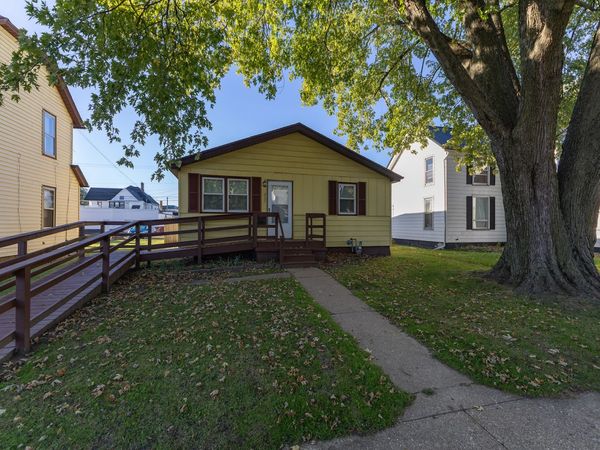 311 2nd Avenue , Clinton, IA 52732