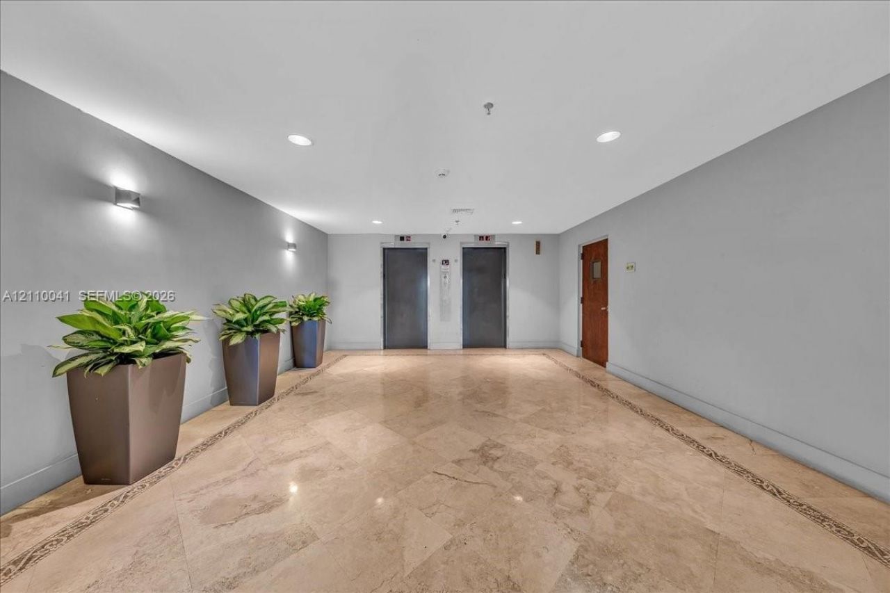 1610 Lenox Ave, Unit 516, Miami Beach, FL 33139 Photo