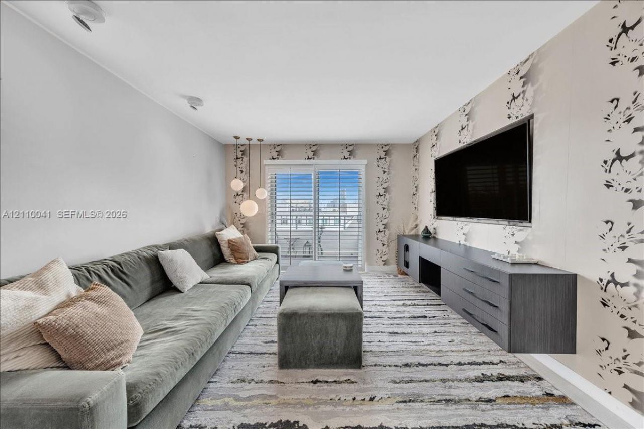 1610 Lenox Ave, Unit 516, Miami Beach, FL 33139 Photo
