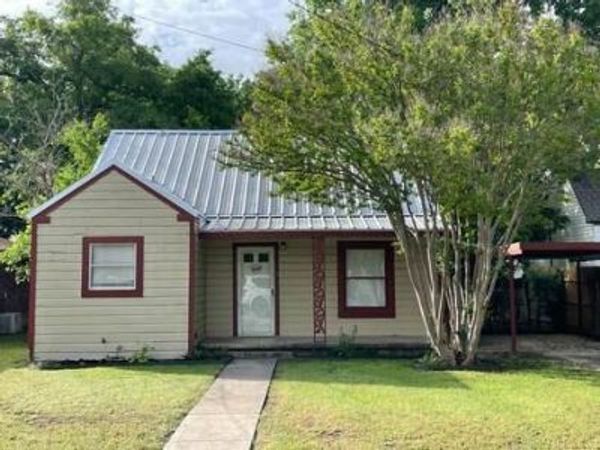 1046 W Sloan Street , Stephenville, TX 76401