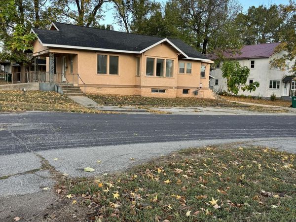 221 E State Street , Mountain Grove, MO 65711