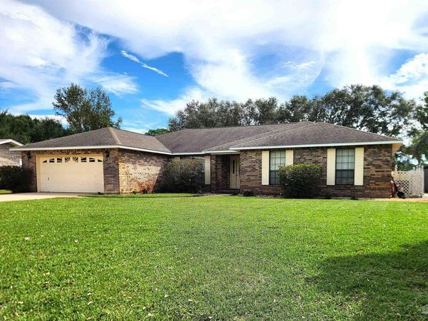4 Pamlico Cir, Pensacola, FL 32507