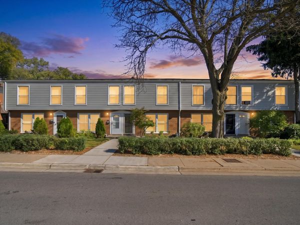 911 Waukegan Road , Unit B, Deerfield, IL 60015