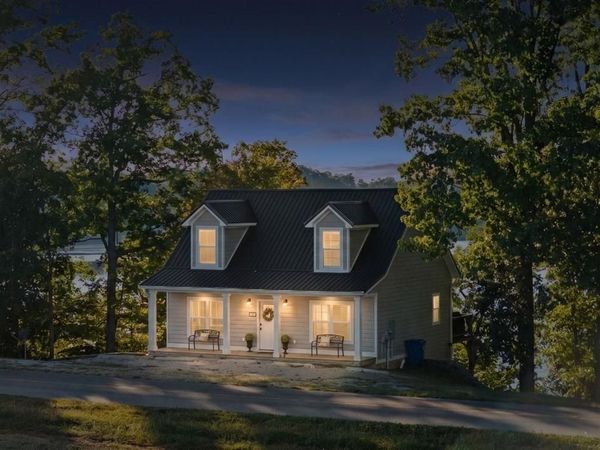 1860 Baileys Point Road , Scottsville, KY 42164