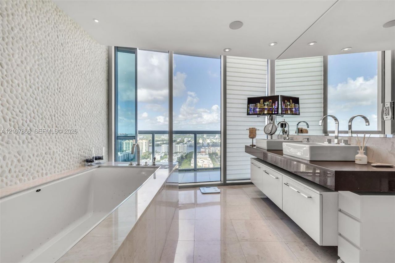 17121 Collins Ave, Unit 2608, Sunny Isles Beach, FL 33160 Photo