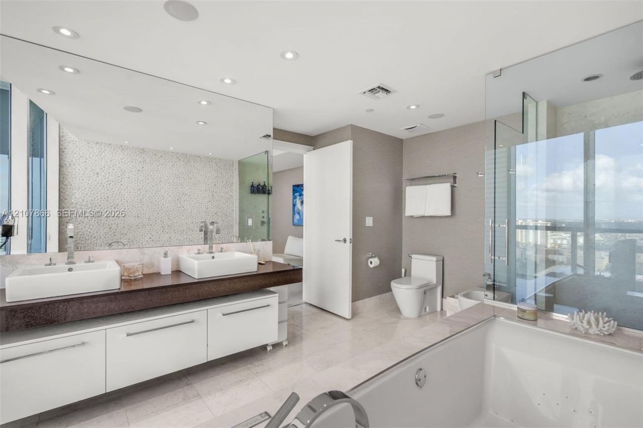 17121 Collins Ave, Unit 2608, Sunny Isles Beach, FL 33160 Photo