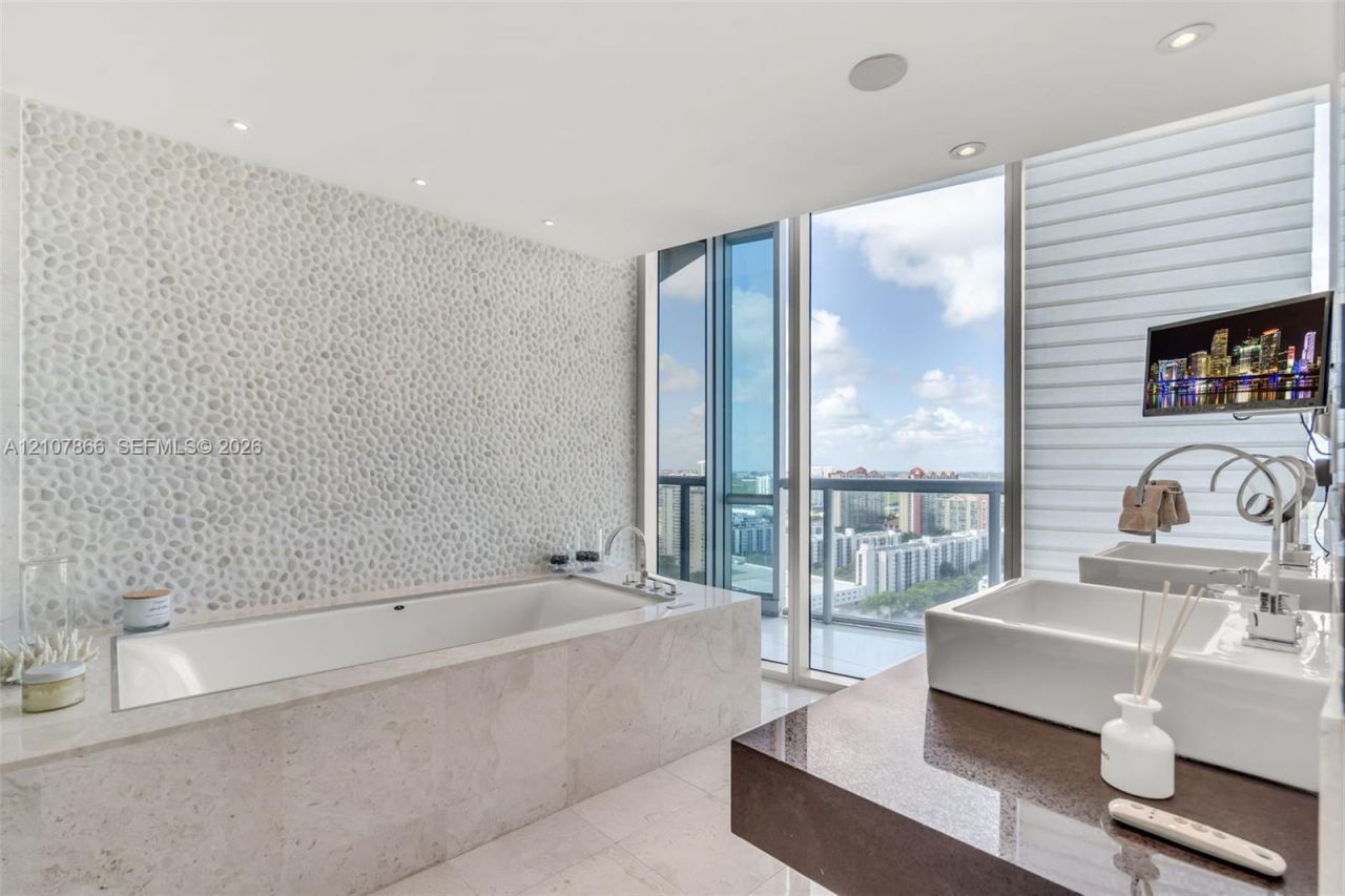 17121 Collins Ave, Unit 2608, Sunny Isles Beach, FL 33160 Photo