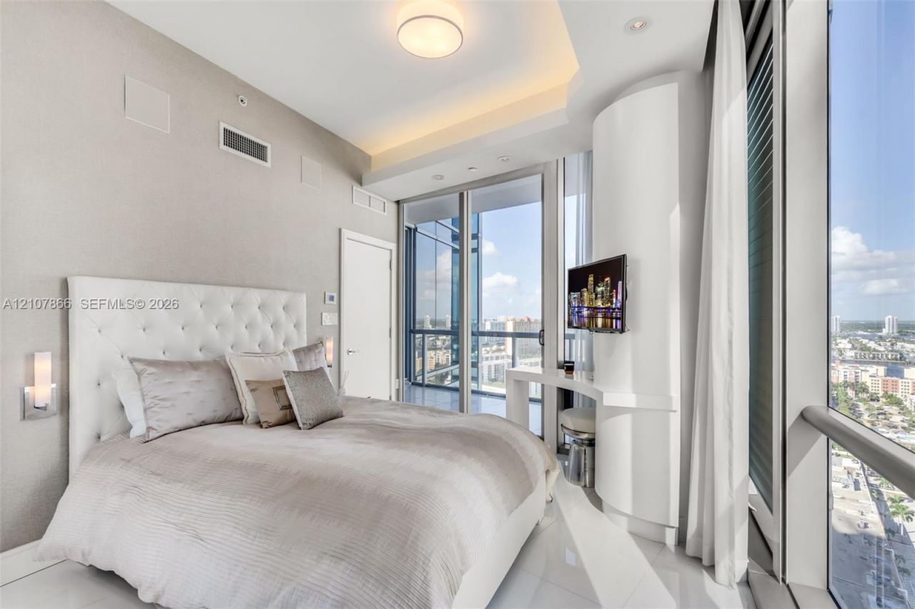 17121 Collins Ave, Unit 2608, Sunny Isles Beach, FL 33160 Photo