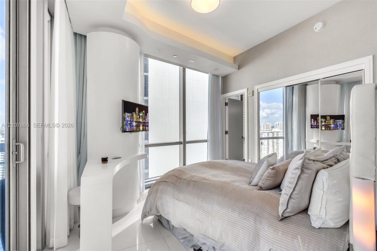 17121 Collins Ave, Unit 2608, Sunny Isles Beach, FL 33160 Photo